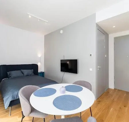 Flat In Paernu, Esplanaadi Street & Kitchen * Parnu