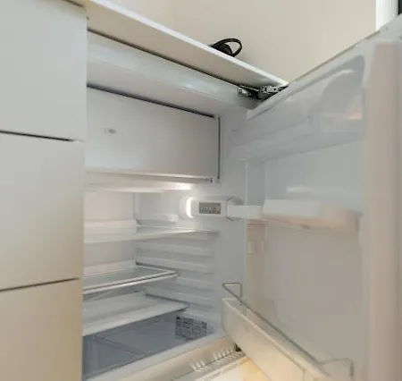 Flat In Paernu, Esplanaadi Street & Kitchen *